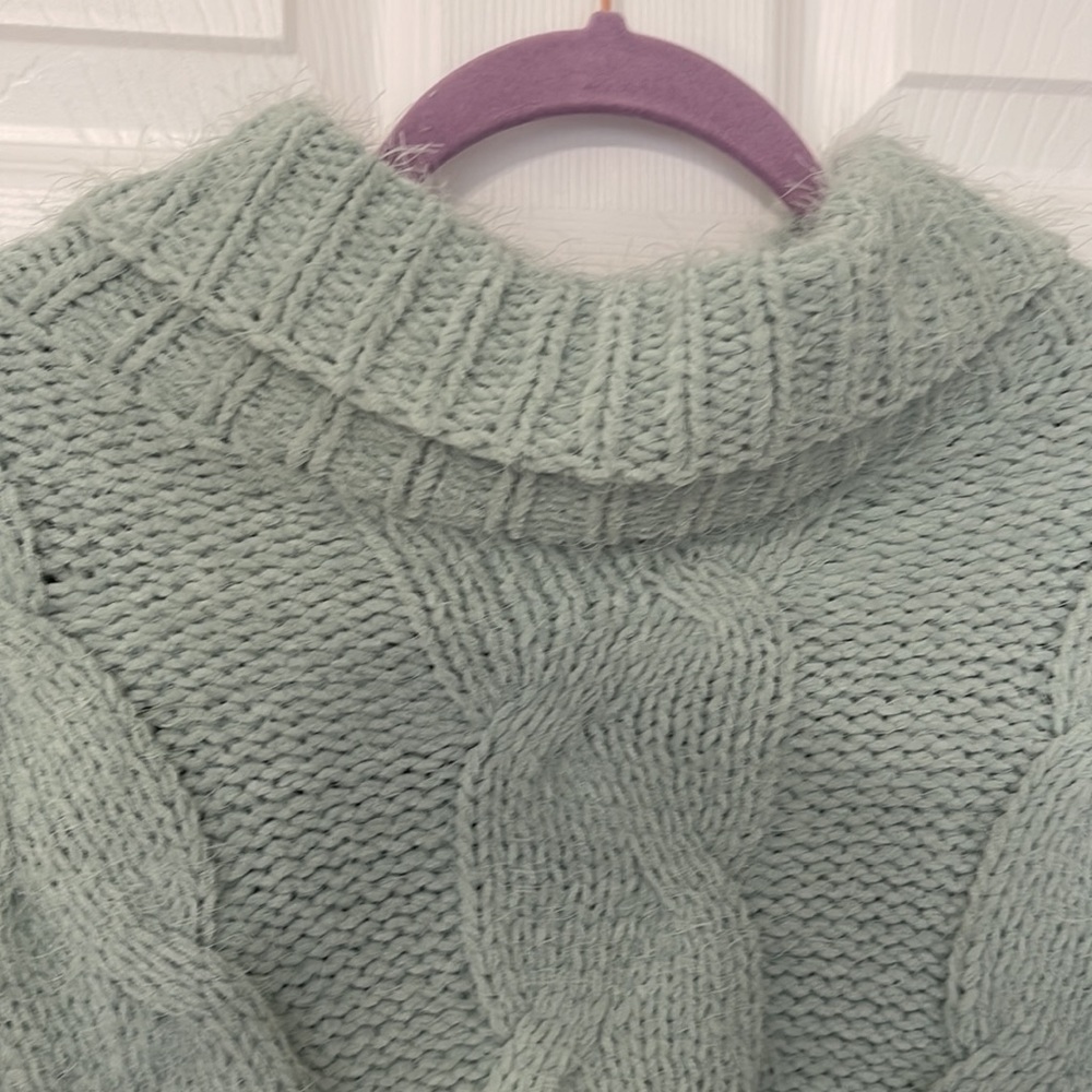 Mint green sweater 🌊 - Picture 4 of 7